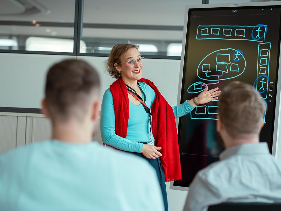 Laura Hinsch in einem Meeting