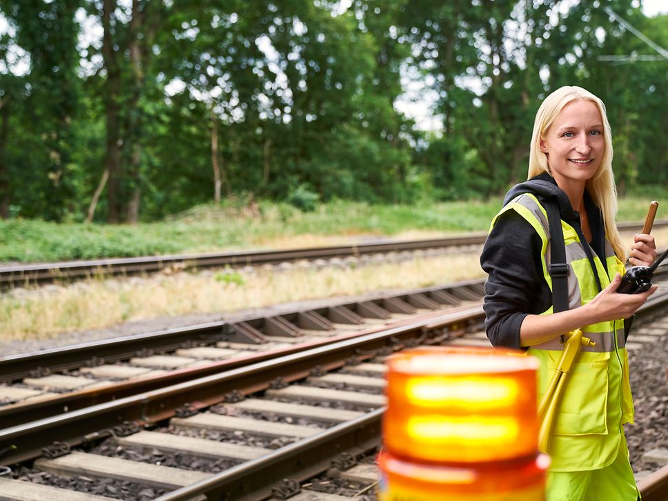 A DB Fahrwegdienste employee at work on the track 
