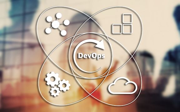 Header_4Jahre_DevOps_shutterstock_1192271677