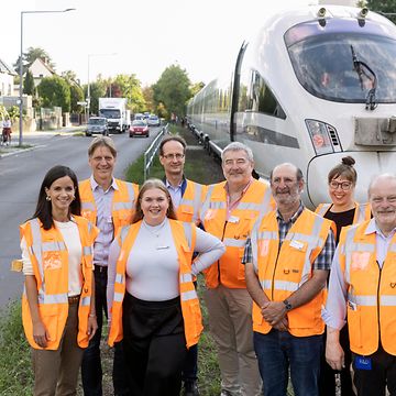 The DB Systel research management team in front of an ICE train