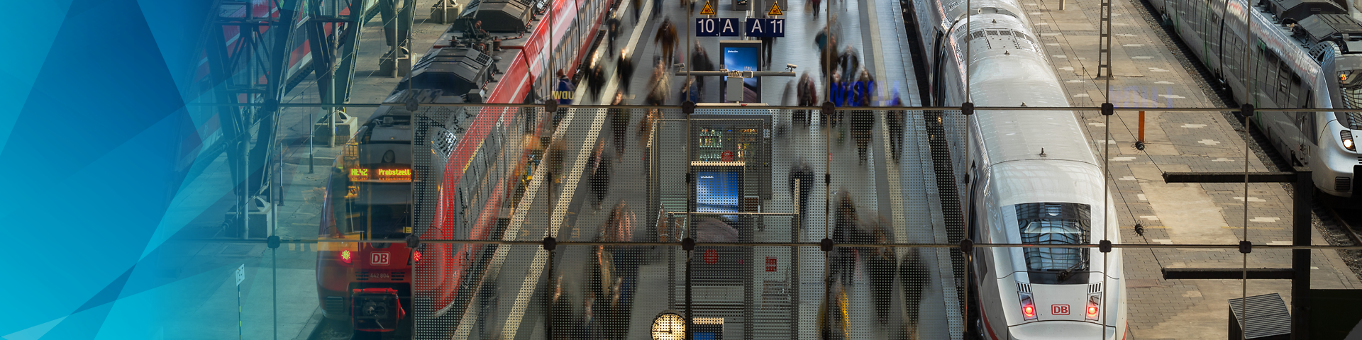 Blick auf die Bahnsteige des Hauptbahnhofs Leipzig