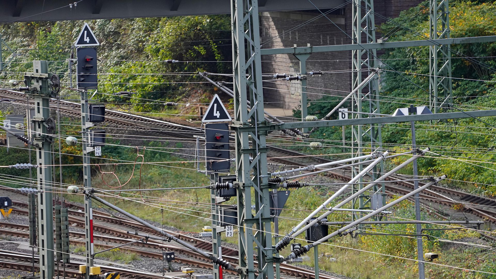 Kiel Hbf - Oberleitungsanlagen für Akkutriebwagen fit gemacht