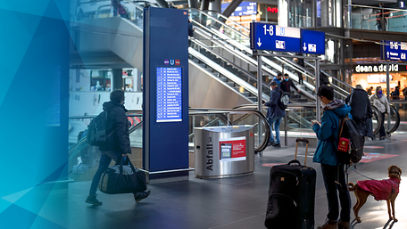Anzeigetafel im Hauptbahnhof Berlin