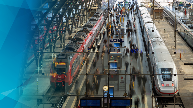 Blick auf die Bahnsteige des Hauptbahnhofs Leipzig