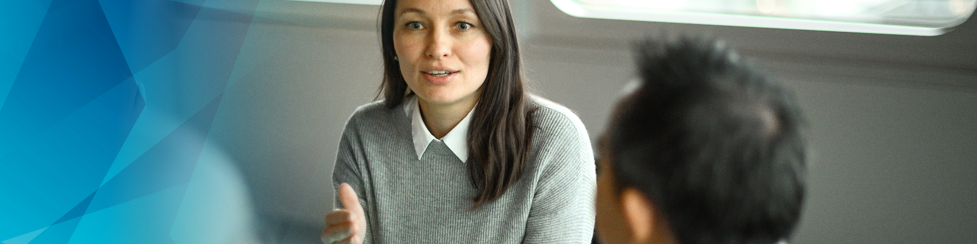 Frau sprechend