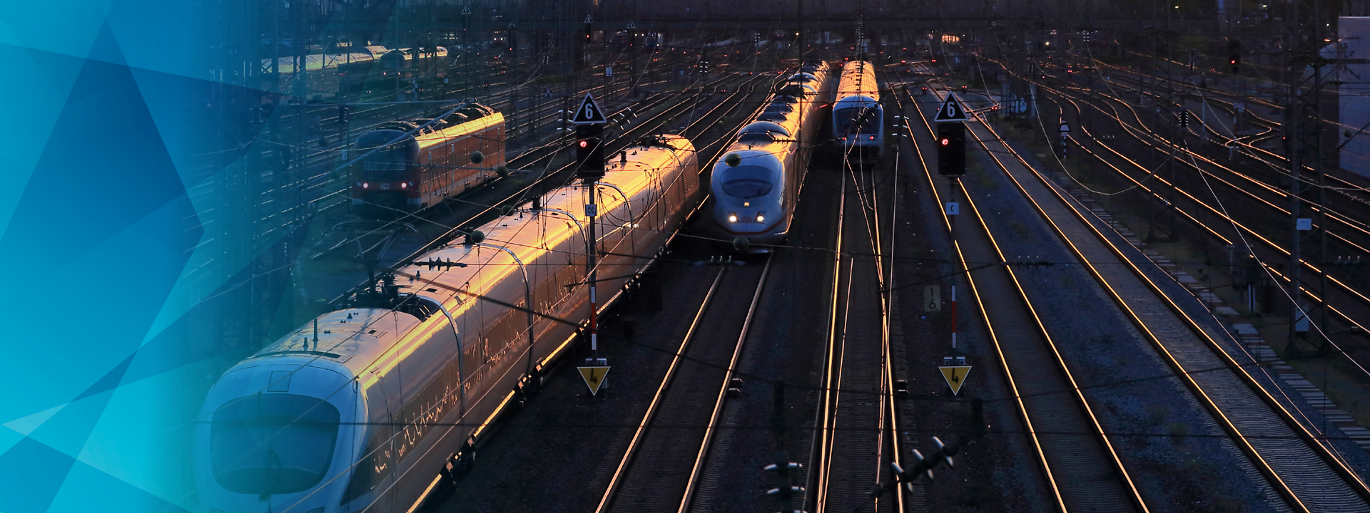 ICEs und Regio-Zug im Sonnenuntergang